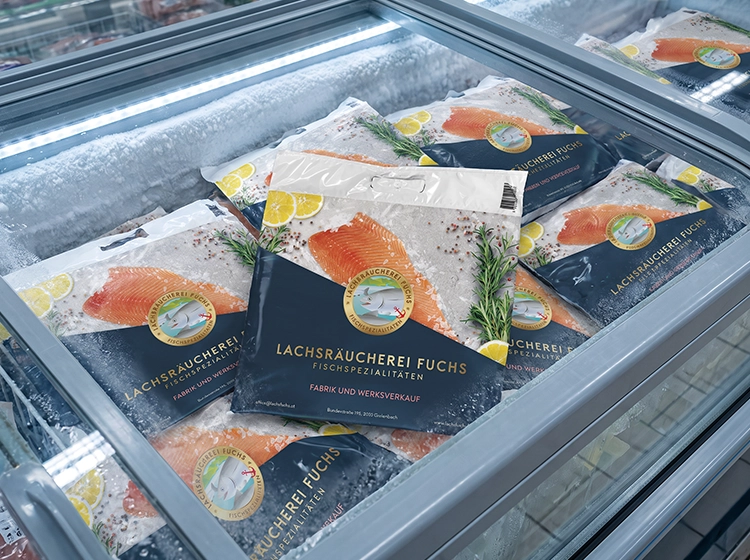Lachsräucherei Fuchs in der Tiefkühltruhe Lachsräucherei Fuchs in der Tiefkühltruhe
